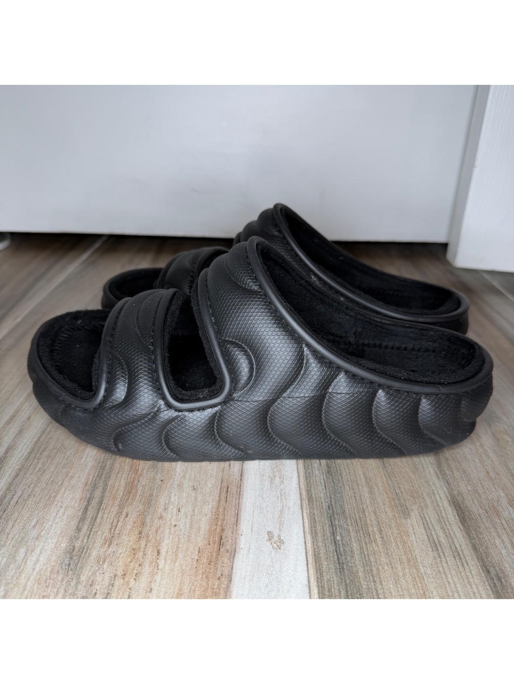 Crocs Classic Cozzzy Overpuff Slip On Sandals Black Womens 9 Men’s 7